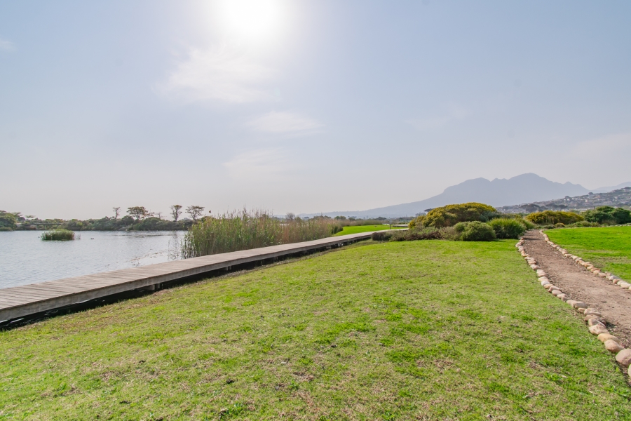 2 Bedroom Property for Sale in Somerset Lakes Western Cape